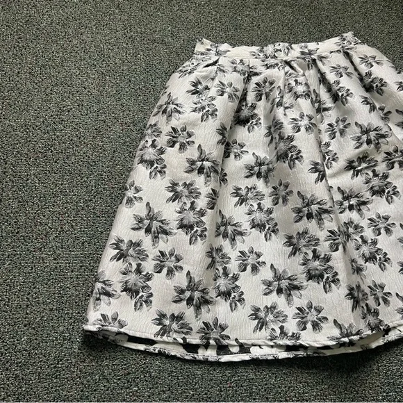Metallic Silver & Black Flower Brocade Fabric Shimmery Fancy Cupcake Skirt Sz L